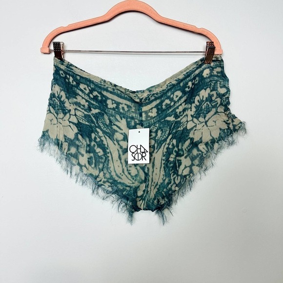 Chaser NWT Silk Chiffon Tulip Floral Boho Cutoff Shorts Tapestry Size Medium - Picture 6 of 7